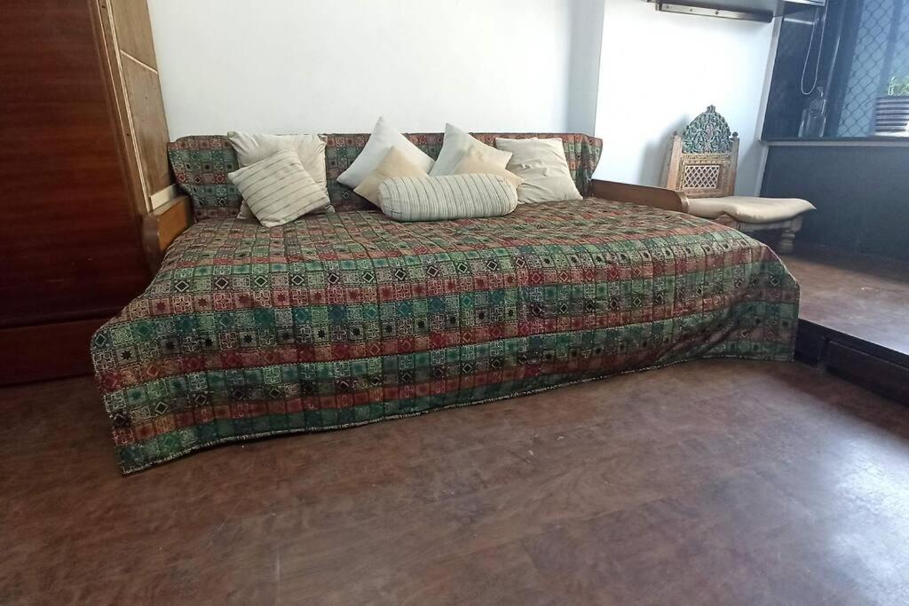 Cozy Private Ac Studio By The Sea Bandstand Bandra W Mumbai Nr Taj Lands End Appartamento Esterno foto