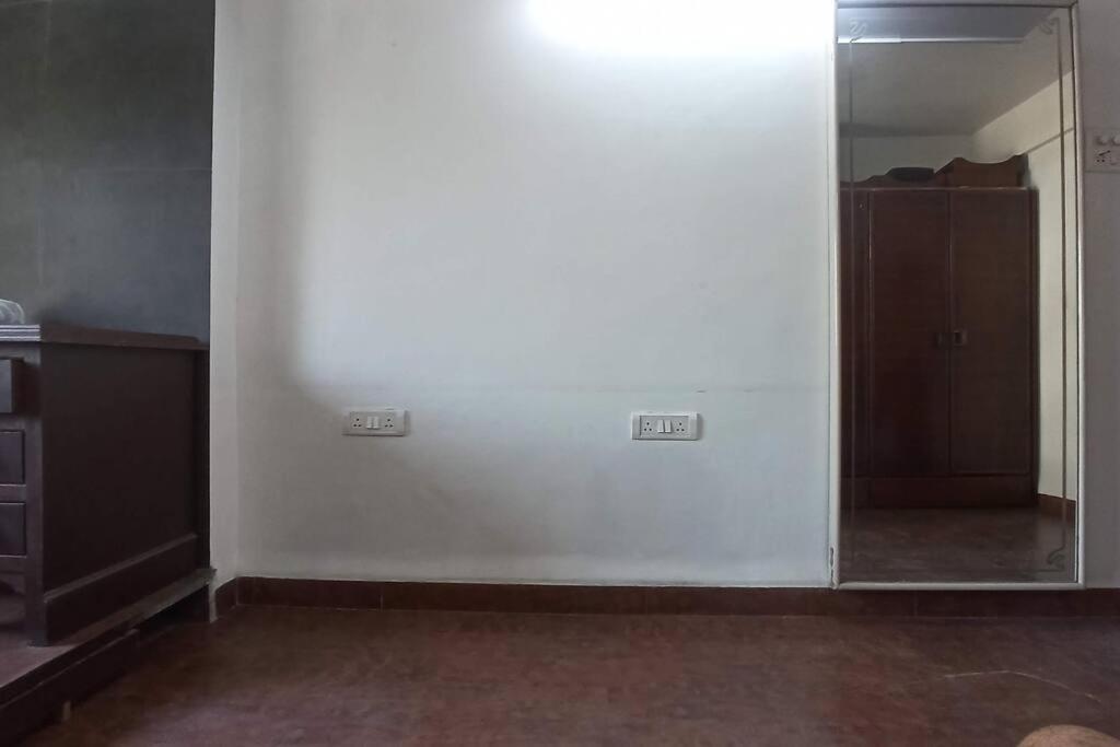 Cozy Private Ac Studio By The Sea Bandstand Bandra W Mumbai Nr Taj Lands End Appartamento Esterno foto