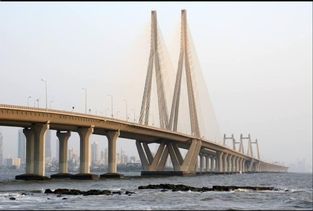 Cozy Private Ac Studio By The Sea Bandstand Bandra W Mumbai Nr Taj Lands End Appartamento Esterno foto