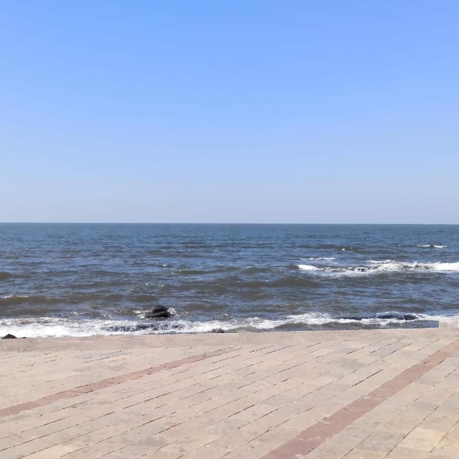 Cozy Private Ac Studio By The Sea Bandstand Bandra W Mumbai Nr Taj Lands End Appartamento Esterno foto