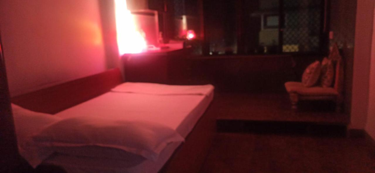 Cozy Private Ac Studio By The Sea Bandstand Bandra W Mumbai Nr Taj Lands End Appartamento Esterno foto