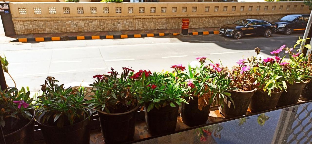 Cozy Private Ac Studio By The Sea Bandstand Bandra W Mumbai Nr Taj Lands End Appartamento Esterno foto