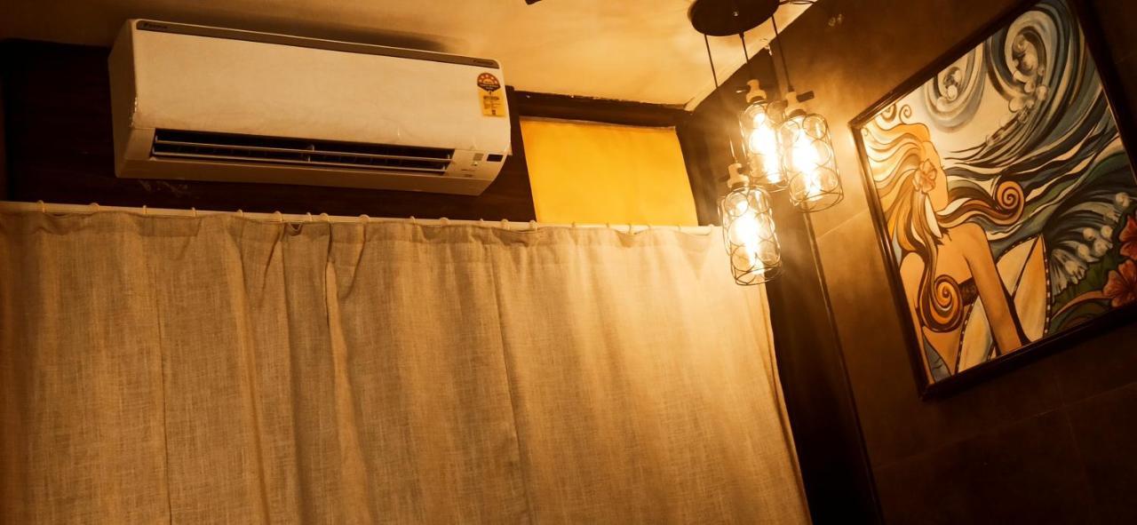 Cozy Private Ac Studio By The Sea Bandstand Bandra W Mumbai Nr Taj Lands End Appartamento Esterno foto